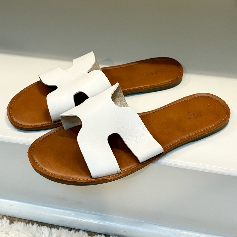 Universal Thread || White and Brown Slides